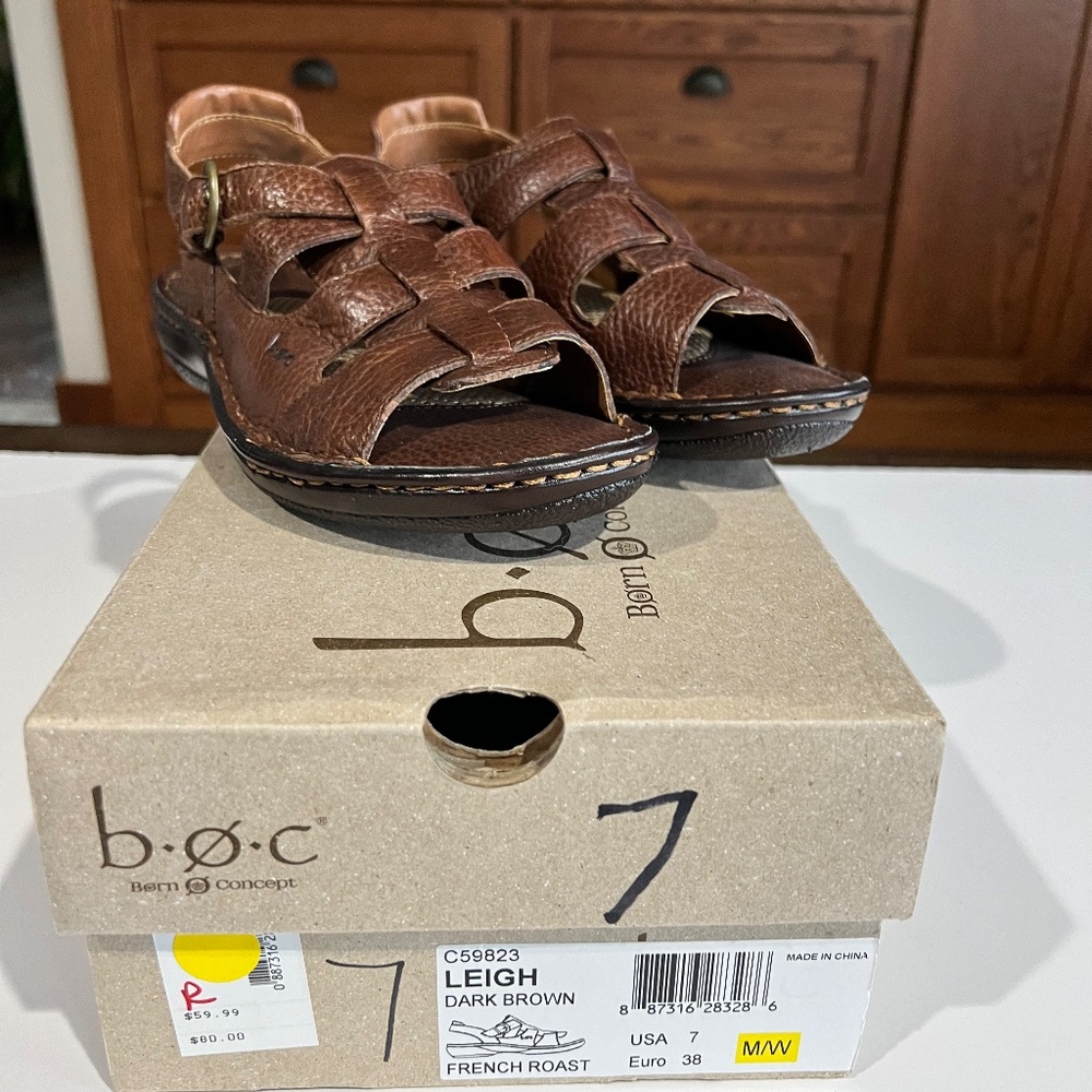 New BOC Leather Upper Size 7 Sandals